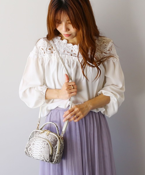 sankyo shokai(サンキョウショウカイ)の「パイソンレザー ポシェット ミニ バッグ(ハンドバッグ・レディース・ナチュラル/アイボリー/ベビーピンク/ライトピンク/エメラルド/ブラック/ラベンダー/イエロー/ホワイト/アクア・FREE)」の17枚目の写真