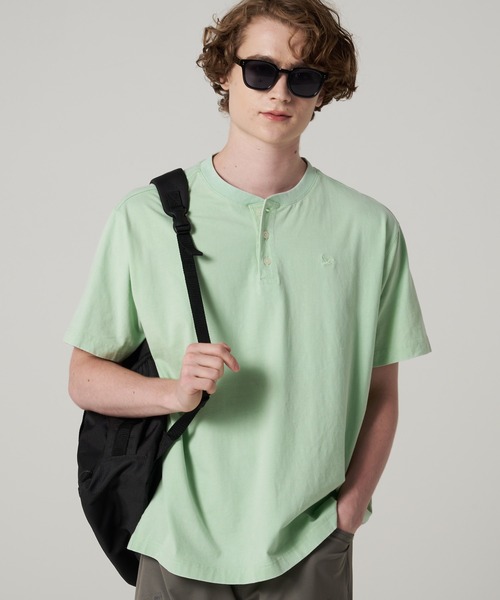 Eddie Bauer（エディーバウアー）の「ピグメント ヘンリーネック Tシャツ（Tシャツ/カットソー・メンズ・サックスブルー/チャコールグレー/ミント・S/M/L/XL/XXL）」の2枚目の写真