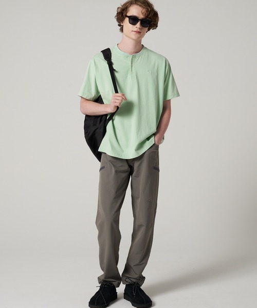 Eddie Bauer（エディーバウアー）の「ピグメント ヘンリーネック Tシャツ（Tシャツ/カットソー・メンズ・サックスブルー/チャコールグレー/ミント・S/M/L/XL/XXL）」の8枚目の写真