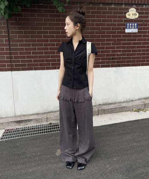 UNE MANSION(ユヌマンション)の「コットン100%フロントフリルポイントローライズワイドシルエットパンツ(その他パンツ・レディース・ブラック/チャコール/ベージュ・SMALL/MEDIUM/LARGE)」の7枚目の写真