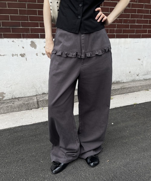 UNE MANSION(ユヌマンション)の「コットン100%フロントフリルポイントローライズワイドシルエットパンツ(その他パンツ・レディース・ブラック/チャコール/ベージュ・SMALL/MEDIUM/LARGE)」の5枚目の写真