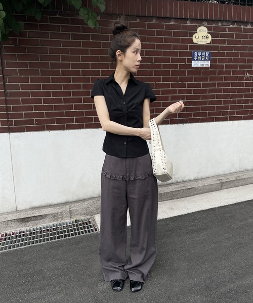 UNE MANSION(ユヌマンション)の「コットン100%フロントフリルポイントローライズワイドシルエットパンツ(その他パンツ・レディース・ブラック/チャコール/ベージュ・SMALL/MEDIUM/LARGE)」の22枚目の写真