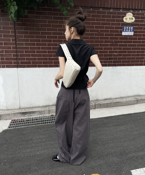 UNE MANSION(ユヌマンション)の「コットン100%フロントフリルポイントローライズワイドシルエットパンツ(その他パンツ・レディース・ブラック/チャコール/ベージュ・SMALL/MEDIUM/LARGE)」の16枚目の写真