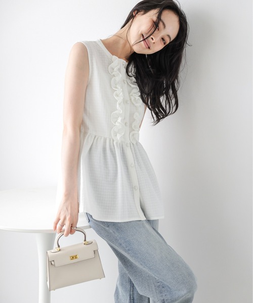 AMELY(エミリー)の「ペプラムノースリーブブラウス(シャツ/ブラウス・レディース・ホワイト/ブラック・フリー)」の22枚目の写真