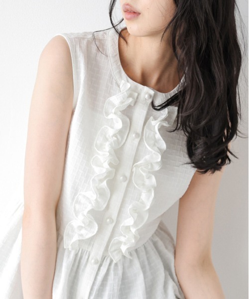AMELY(エミリー)の「ペプラムノースリーブブラウス(シャツ/ブラウス・レディース・ホワイト/ブラック・フリー)」の21枚目の写真