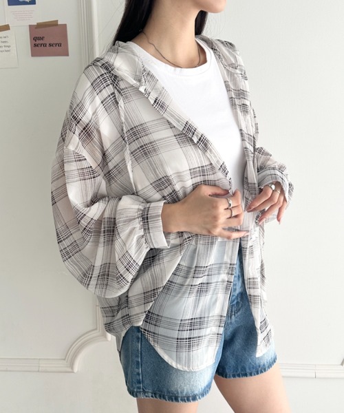 wears(ウェアーズ)の「フード付きオーバーシアーチェックシャツ(シャツ/ブラウス・レディース・ホワイト/ブラック・FREE)」の1枚目の写真