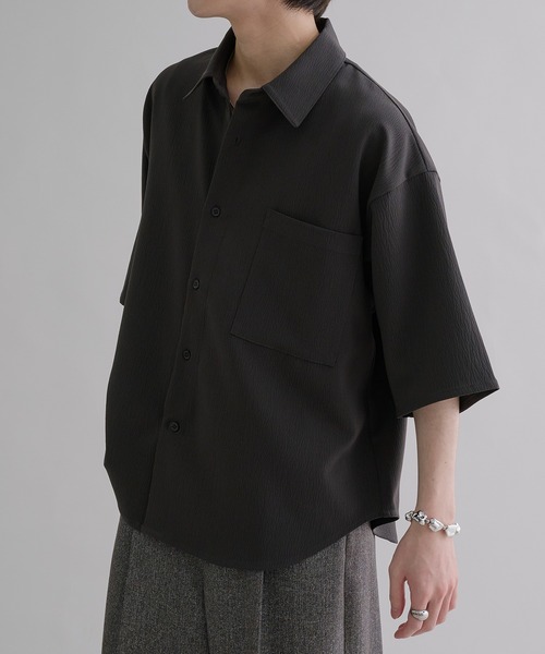epnok(エプノック)の「ベーシックルーズ半袖シャツ(シャツ/ブラウス・メンズ・ピンク/ブラック系/ダークグレー/グレイッシュベージュ/ホワイト系/ブラック系2/ブルー系/ホワイト系2/ブルー/ネイビー系・SMALL/MEDIUM/LARGE)」の21枚目の写真