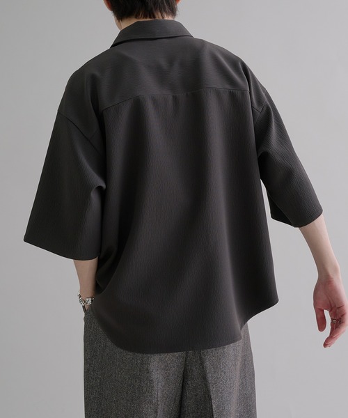 epnok(エプノック)の「ベーシックルーズ半袖シャツ(シャツ/ブラウス・メンズ・ピンク/ブラック系/ダークグレー/グレイッシュベージュ/ホワイト系/ブラック系2/ブルー系/ホワイト系2/ブルー/ネイビー系・SMALL/MEDIUM/LARGE)」の19枚目の写真