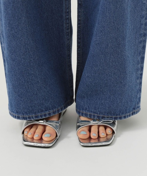 BAYFLOW（ベイフロー）の「[後ろゴム仕様でノンストレス]ビジューデニムパンツ（デニムパンツ・レディース・ブラック/インディゴブルー・SMALL/MEDIUM）」の5枚目の写真