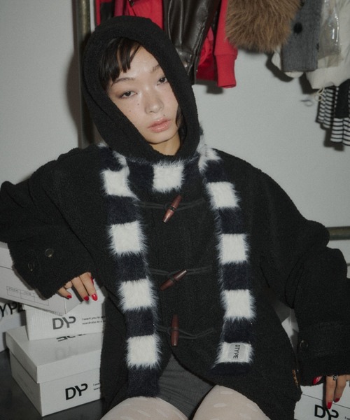 DTYYPE（ドタイプ）の「ボディピアス付きボーダースリムマフラー（マフラー・レディース・イエロー/レッド/ブラック・FREE）」の2枚目の写真