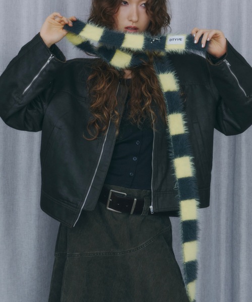 DTYYPE（ドタイプ）の「ボディピアス付きボーダースリムマフラー（マフラー・レディース・イエロー/レッド/ブラック・FREE）」の4枚目の写真