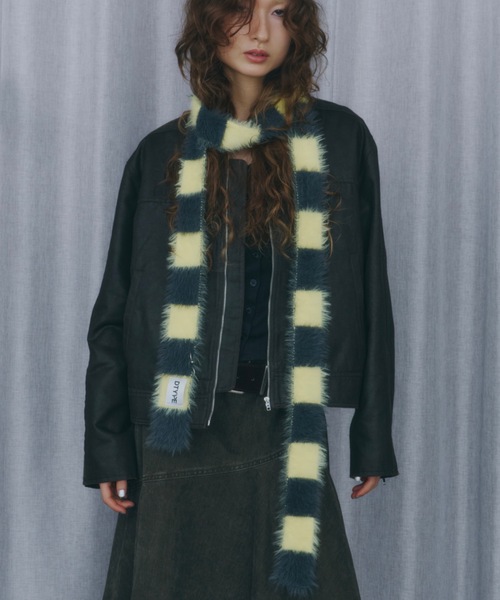 DTYYPE（ドタイプ）の「ボディピアス付きボーダースリムマフラー（マフラー・レディース・イエロー/レッド/ブラック・FREE）」の5枚目の写真