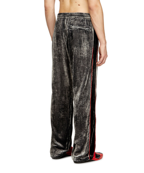 DIESEL（ディーゼル）の「メンズ ルーズフィット ベルベット パンツ P-HAY（その他パンツ・メンズ・グレー系その他/ブラック・LARGE/MEDIUM/SMALL/X-LARGE/XX-LARGE）」の4枚目の写真