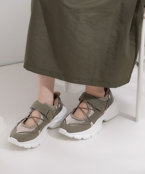 SHOO・LA・RUE（シューラルー）の「メリージェーンスニーカー（スニーカー・レディース・ダークブラウン系3/ブラック/ブラウン系その他・35/45）」の4枚目の写真