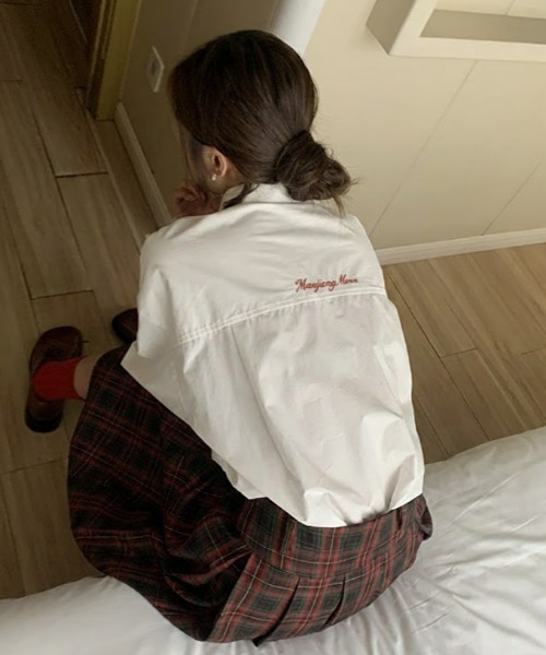 LAC-VERT(ラック・ヴェール)の「バック刺繍オーバーサイズシャツ(シャツ/ブラウス・レディース・ブルー/ホワイト/ピンク・FREE)」の1枚目の写真