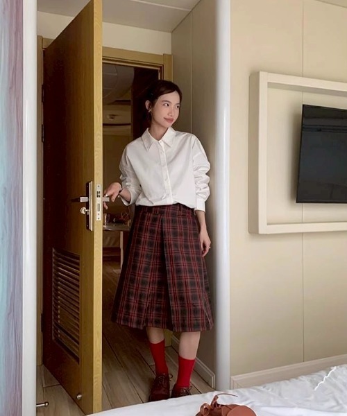 LAC-VERT(ラック・ヴェール)の「バック刺繍オーバーサイズシャツ(シャツ/ブラウス・レディース・ブルー/ホワイト/ピンク・FREE)」の4枚目の写真