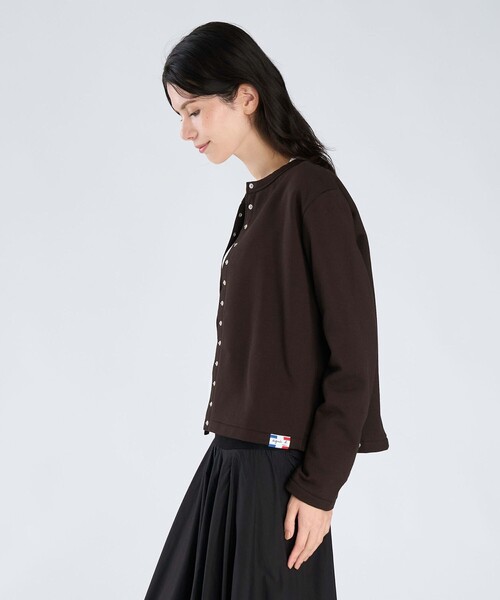 agnes b.(アニエスベー)の「オーガニックコットン メルトン 長袖 カーディガンプレッション "Le Classique"(カーディガン/ボレロ・レディース・ブラウン系その他・3/1/2)」の4枚目の写真