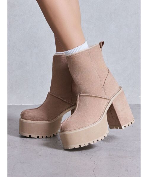 GYDA(ジェイダ)の「フェイクムートンplatformショートブーツ(ブーツ・レディース・ベージュ/ブラック・SMALL/MEDIUM/LARGE)」の1枚目の写真