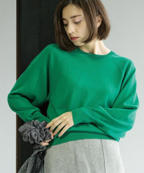 OPAQUE.CLIP（オペークドットクリップ）の「ラグランクルーネックニット/エクストラファインメリノウール【THEシリーズ/洗濯機OK】（ニット/セーター・レディース・ブラック/グレー系4/キャメル/ワインレッド/グリーン系その他5/ブルー系その他・38/40/36/42）」の3枚目の写真