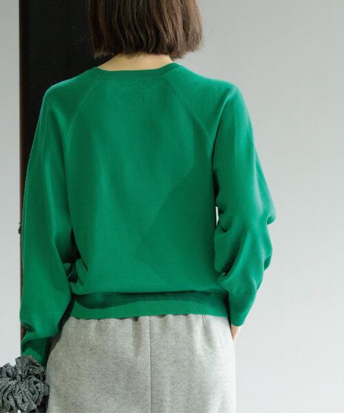 OPAQUE.CLIP（オペークドットクリップ）の「ラグランクルーネックニット/エクストラファインメリノウール【THEシリーズ/洗濯機OK】（ニット/セーター・レディース・ブラック/グレー系4/キャメル/ワインレッド/グリーン系その他5/ブルー系その他・38/40/36/42）」の16枚目の写真