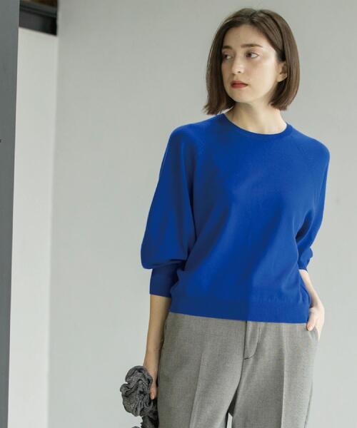 OPAQUE.CLIP（オペークドットクリップ）の「ラグランクルーネックニット/エクストラファインメリノウール【THEシリーズ/洗濯機OK】（ニット/セーター・レディース・ブラック/グレー系4/キャメル/ワインレッド/グリーン系その他5/ブルー系その他・38/40/36/42）」の11枚目の写真