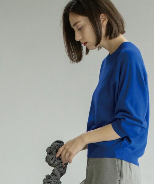 OPAQUE.CLIP（オペークドットクリップ）の「ラグランクルーネックニット/エクストラファインメリノウール【THEシリーズ/洗濯機OK】（ニット/セーター・レディース・ブラック/グレー系4/キャメル/ワインレッド/グリーン系その他5/ブルー系その他・38/40/36/42）」の10枚目の写真