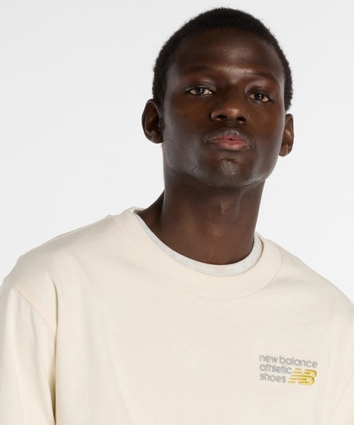 NEW BALANCE(ニューバランス)の「Athletics プレミアムロゴロングスリーブTシャツ(Tシャツ/カットソー・メンズ・ライトベージュ/コバルトブルー・LARGE/X-LARGE/XX-LARGE/SMALL/MEDIUM)」の16枚目の写真
