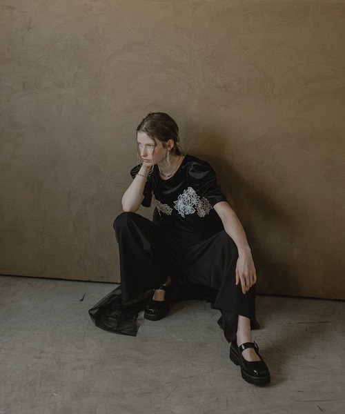 et.UNiVER(エトユニベール)の「Layered velor dress(パンツドレス・レディース・ブラック/ブルー/ブラウン・SMALL/MEDIUM/LARGE)」の4枚目の写真