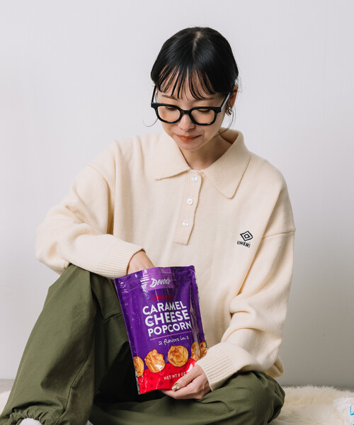 FREAK'S STORE(フリークスストア)の「限定展開 UMBRO × FREAK'S STORE/アンブロ 別注 POLO KNIT/ポロ ニットカーディガン/ポロ襟(ニット/セーター・レディース・オフホワイト/ネイビー/ブラウン・フリ-)」の4枚目の写真