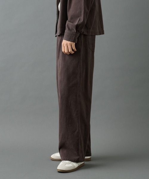 COLONY 2139(コロニートゥーワンスリーナイン)の「バイオ加工ブラッシュツイルパンツ(チノパンツ・メンズ・ブラック/ブラウン・LARGE/MEDIUM)」の8枚目の写真