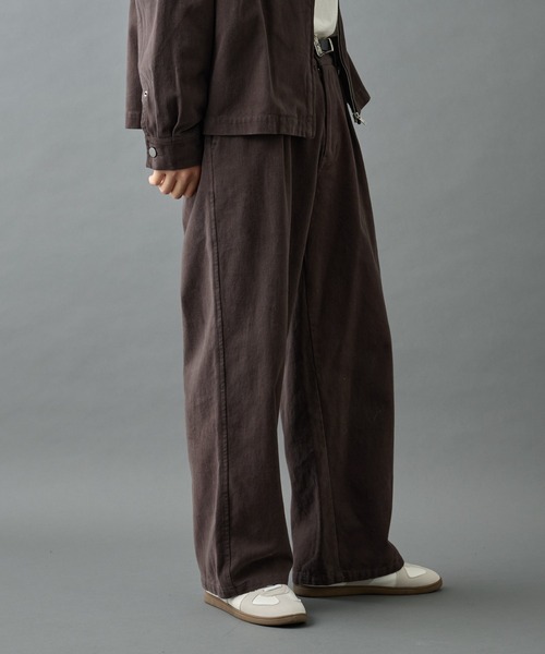 COLONY 2139(コロニートゥーワンスリーナイン)の「バイオ加工ブラッシュツイルパンツ(チノパンツ・メンズ・ブラック/ブラウン・LARGE/MEDIUM)」の10枚目の写真