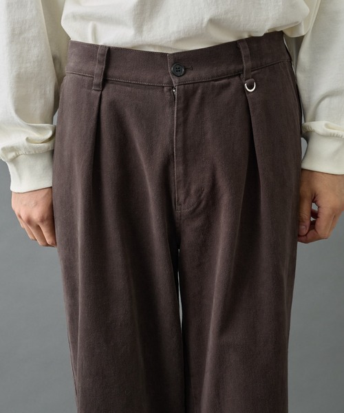 COLONY 2139(コロニートゥーワンスリーナイン)の「バイオ加工ブラッシュツイルパンツ(チノパンツ・メンズ・ブラック/ブラウン・LARGE/MEDIUM)」の22枚目の写真