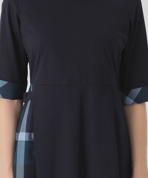 BLUE LABEL CRESTBRIDGE(ブルーレーベルクレストブリッジ)の「ピマコットンプレーティング天竺パーシャルチェックドレス(ワンピース・レディース・ブラック/ダークネイビー・36/40/38)」の21枚目の写真