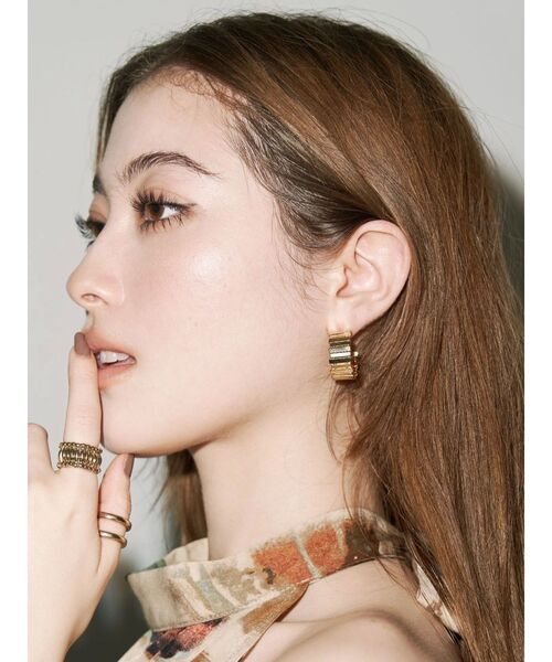 EVRIS（エヴリス）の「HOOPピアス（ピアス（両耳用）・レディース・ゴールド/シルバー・FREE）」の3枚目の写真