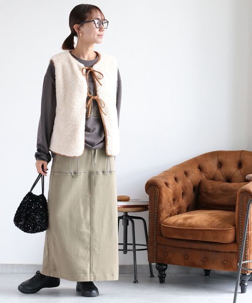 cepo（セポ）の「ボアパイピングリボンベスト（ブルゾン・レディース・チャコール/ベージュ/オフホワイト・M）」の9枚目の写真