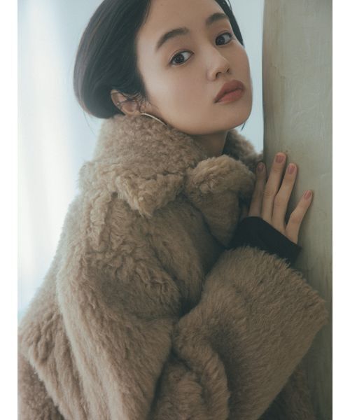 SNIDEL（スナイデル）の「ボアショートコート（ムートンコート・レディース・アイボリー/キャメル・F）」の6枚目の写真