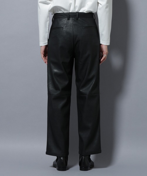 NANO universe(ナノユニバース)の「ヴィンテージライクフェイクレザー ダブルニーテーパードパンツ(その他パンツ・メンズ・ブラック/ブラウン・M/L)」の18枚目の写真