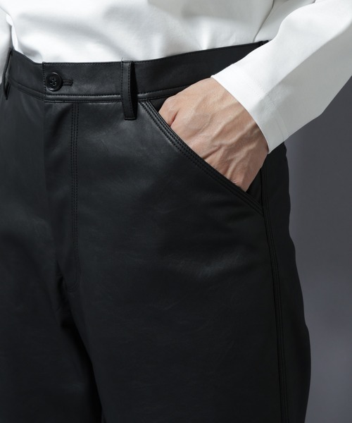 NANO universe(ナノユニバース)の「ヴィンテージライクフェイクレザー ダブルニーテーパードパンツ(その他パンツ・メンズ・ブラック/ブラウン・M/L)」の21枚目の写真