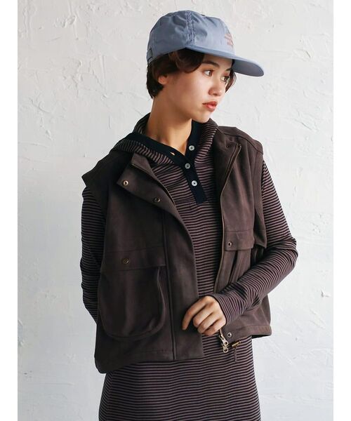 FIKA.(フィーカ)の「Suede like military vest(ベスト・レディース・ダークブラウン/ダークカーキ・MEDIUM)」の3枚目の写真