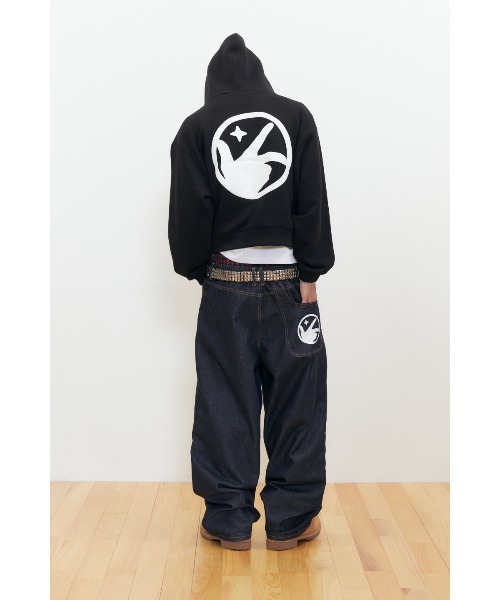 A'GEM/9 × .kom 『KEYMISERY/キーミザリー』 FINGER KEYMISERY LOGO CROP HOODIE/フィンガーロゴデザイン クロップ/短丈 プルオーバーパーカー