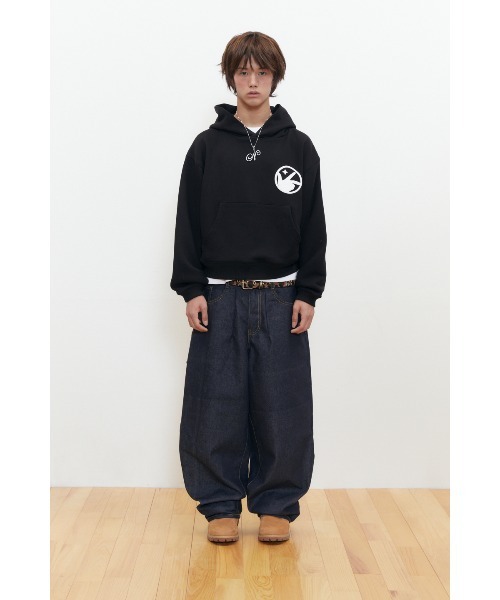 A'GEM/9 × .kom 『KEYMISERY/キーミザリー』 FINGER KEYMISERY LOGO CROP HOODIE/フィンガーロゴデザイン クロップ/短丈 プルオーバーパーカー