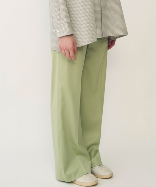 IRENENNE(アイレネ)の「ウールサテンストレートパンツ / Wool Satin Straight Pants(その他パンツ・レディース・ネイビー/ライトグリーン・38/36/34)」の5枚目の写真