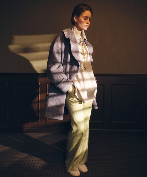 IRENENNE(アイレネ)の「ウールサテンストレートパンツ / Wool Satin Straight Pants(その他パンツ・レディース・ネイビー/ライトグリーン・38/36/34)」の3枚目の写真
