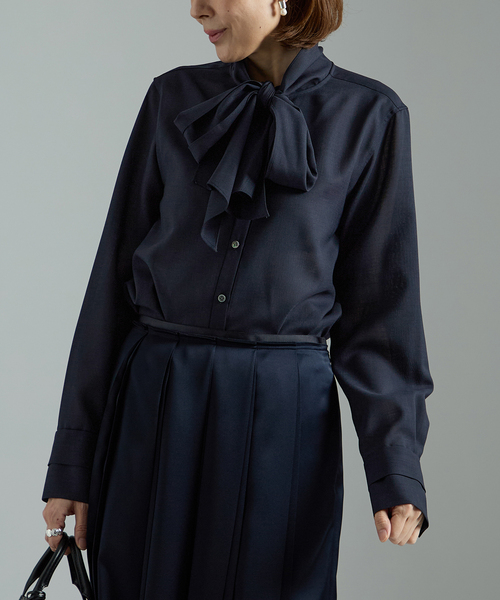 VERMEIL par iena(ヴェルメイユパーイエナ)の「Woolボイルボータイブラウス(シャツ/ブラウス・レディース・ホワイト/ネイビー・FREE)」の11枚目の写真