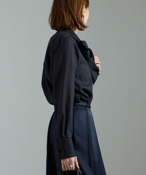 VERMEIL par iena(ヴェルメイユパーイエナ)の「Woolボイルボータイブラウス(シャツ/ブラウス・レディース・ホワイト/ネイビー・FREE)」の13枚目の写真