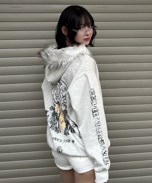 ZIPPER CLUB(ZIPPER CLUB ジッパークラブ)の「cross design fur zip(パーカー・レディース・ライトグレー/ブラック・SMALL/MEDIUM/LARGE)」の2枚目の写真