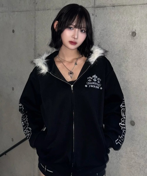 ZIPPER CLUB(ZIPPER CLUB ジッパークラブ)の「cross design fur zip(パーカー・レディース・ライトグレー/ブラック・SMALL/MEDIUM/LARGE)」の3枚目の写真
