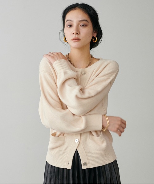LARUTA(ラルータ)の「【LARUTA】モチフワフェザーニットショートカーディガン(カーディガン/ボレロ・レディース・レッド/パープル/ブラック/グレイッシュベージュ/アイボリー・FREE)」の7枚目の写真