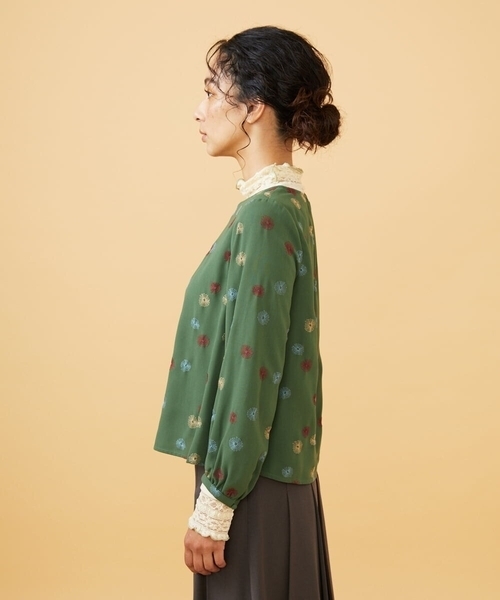 Jocomomola(ホコモモラ)の「Estrella ハートネックフラワー刺繍ブラウス(シャツ/ブラウス・レディース・オレンジ系その他/グリーン・40/42)」の13枚目の写真