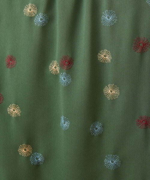Jocomomola(ホコモモラ)の「Estrella ハートネックフラワー刺繍ブラウス(シャツ/ブラウス・レディース・オレンジ系その他/グリーン・40/42)」の8枚目の写真